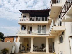 Fundos, com churrasqueira e piscina